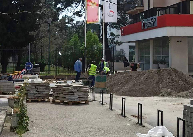 Прва фамилија зида зграде по Црној Гори, а Црква и верници се прогоне: Демократски фронт упозорава на бахатост режима (ФОТО)